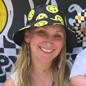 Meet your Posher, Crystal